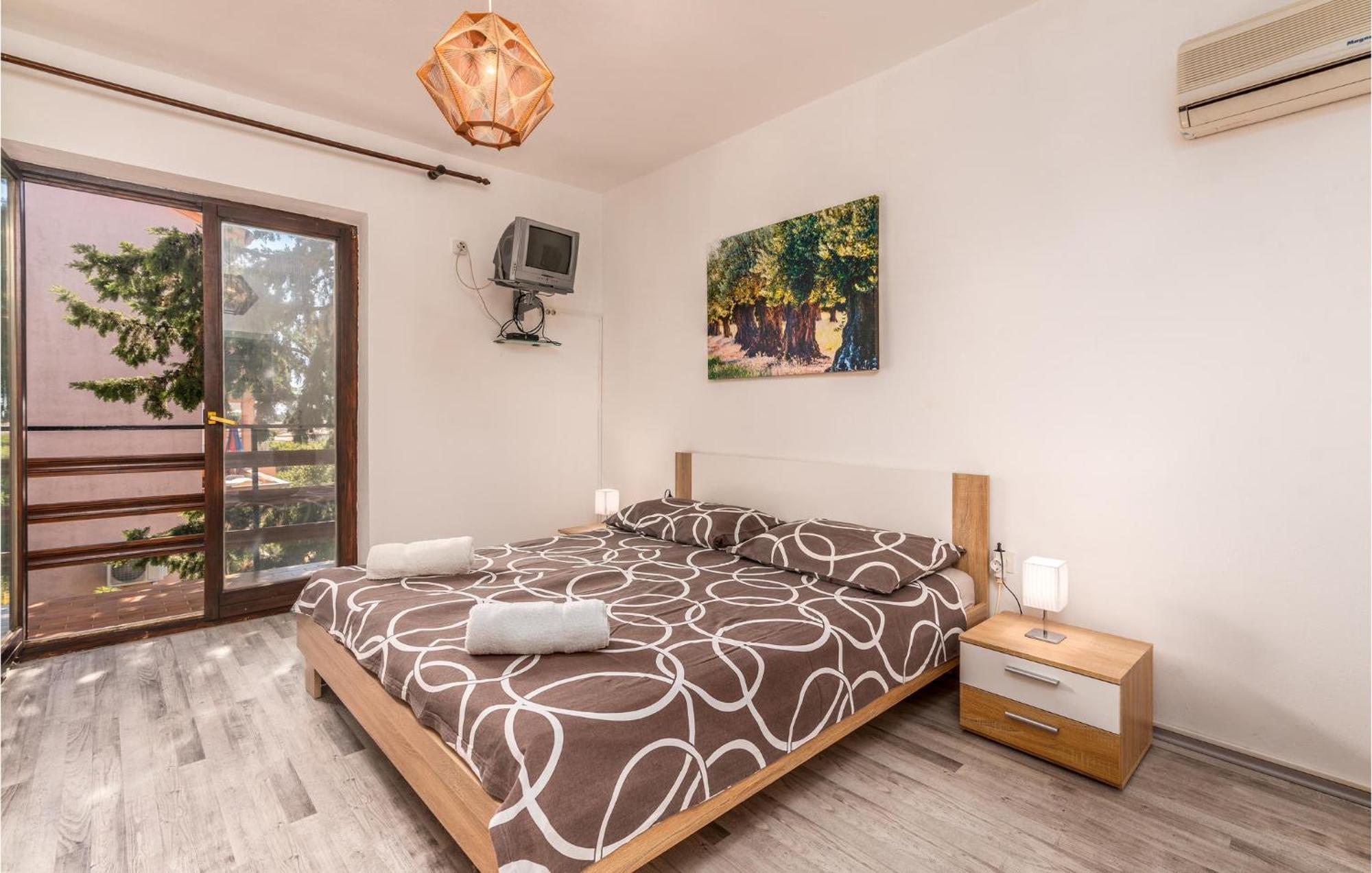 3 Bedroom Nice Apartment In Krk Krk Town Esterno foto